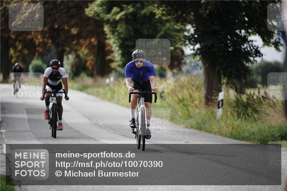 30.08.2026 - Elbe Triathlon Hamburg Michael Burmester http://msf.ph/oto/10070390 30.08.2026 09:54:50 Radfahren 400, 418, 541, 583, 729 meine-sportfotos.de