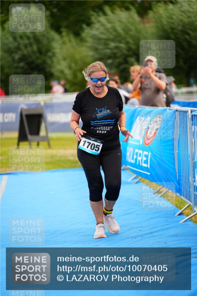 30.08.2026 - Elbe Triathlon Hamburg LAZAROV Photography http://msf.ph/oto/10070405 30.08.2026 12:52:51 Ziel 1705 meine-sportfotos.de