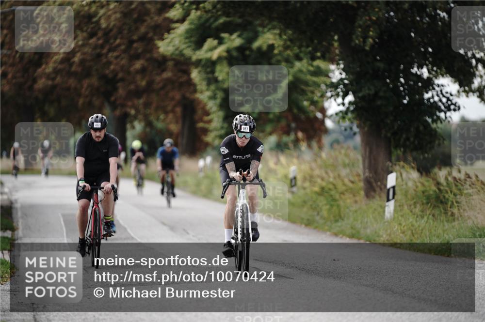 30.08.2026 - Elbe Triathlon Hamburg Michael Burmester http://msf.ph/oto/10070424 30.08.2026 09:55:20 Radfahren 457, 488, 528, 628, 633, 933, 939, 961, 967 meine-sportfotos.de
