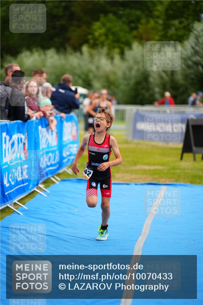 30.08.2026 - Elbe Triathlon Hamburg LAZAROV Photography http://msf.ph/oto/10070433 30.08.2026 12:53:03 Ziel 1755, 1768, 1842 meine-sportfotos.de
