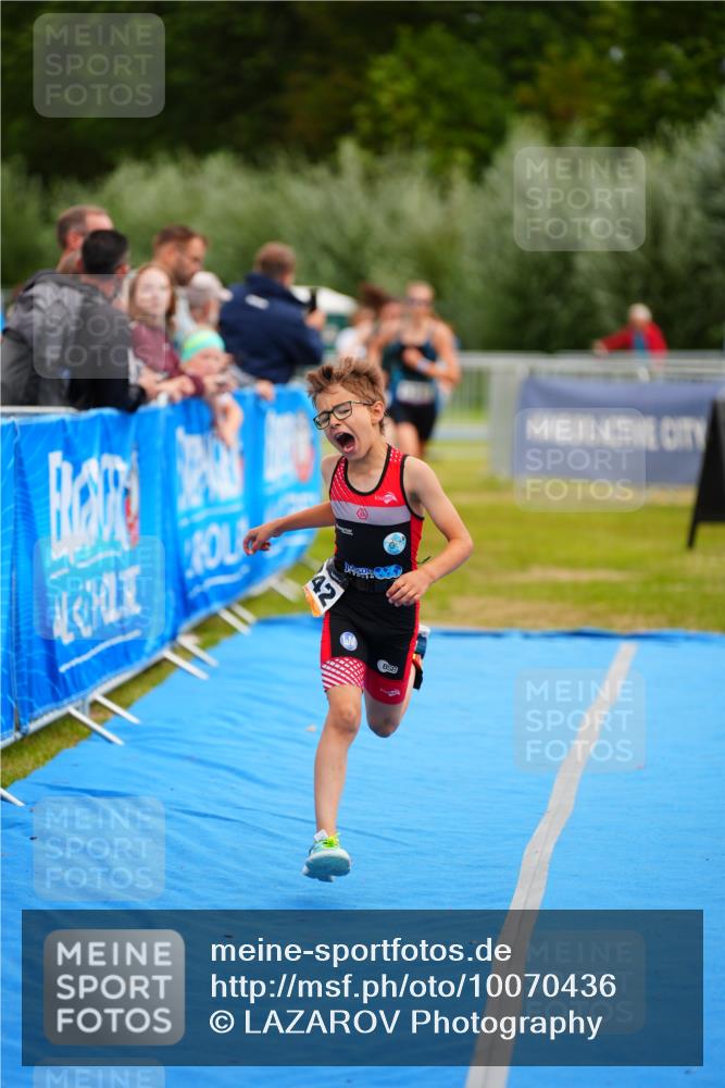 30.08.2026 - Elbe Triathlon Hamburg LAZAROV Photography http://msf.ph/oto/10070436 30.08.2026 12:53:03 Ziel 1755, 1768, 1842 meine-sportfotos.de
