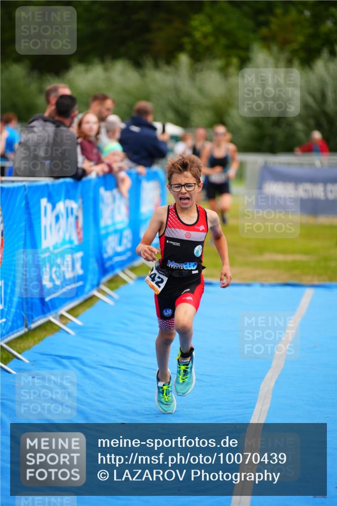 30.08.2026 - Elbe Triathlon Hamburg LAZAROV Photography http://msf.ph/oto/10070439 30.08.2026 12:53:03 Ziel 1755, 1768, 1842 meine-sportfotos.de