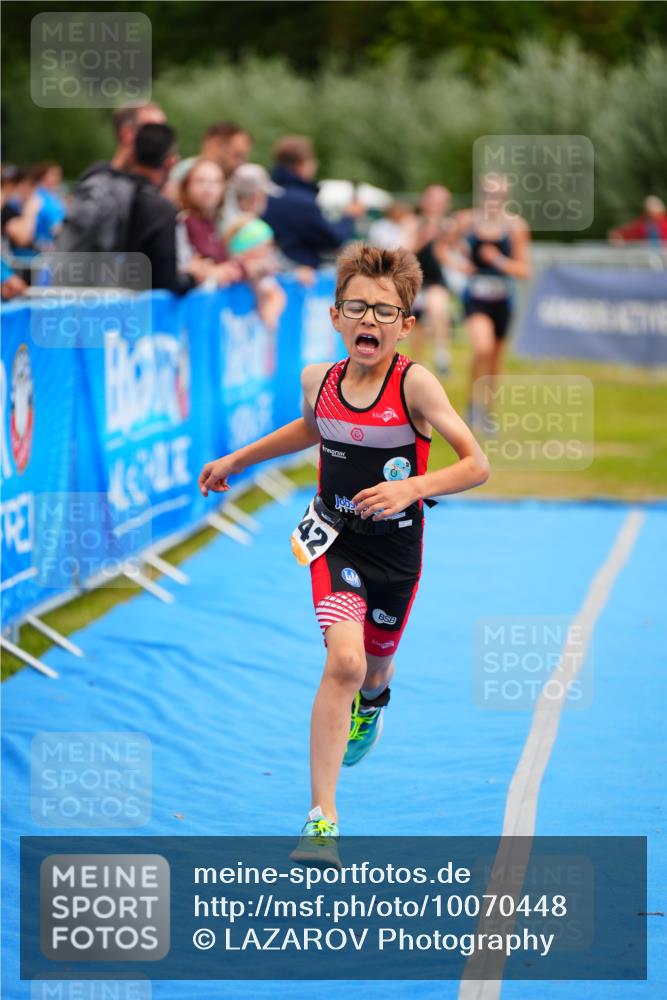 30.08.2026 - Elbe Triathlon Hamburg LAZAROV Photography http://msf.ph/oto/10070448 30.08.2026 12:53:03 Ziel 1755, 1768, 1842 meine-sportfotos.de