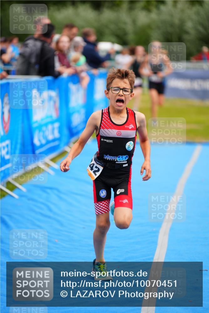 30.08.2026 - Elbe Triathlon Hamburg LAZAROV Photography http://msf.ph/oto/10070451 30.08.2026 12:53:04 Ziel 1755, 1768, 1842 meine-sportfotos.de