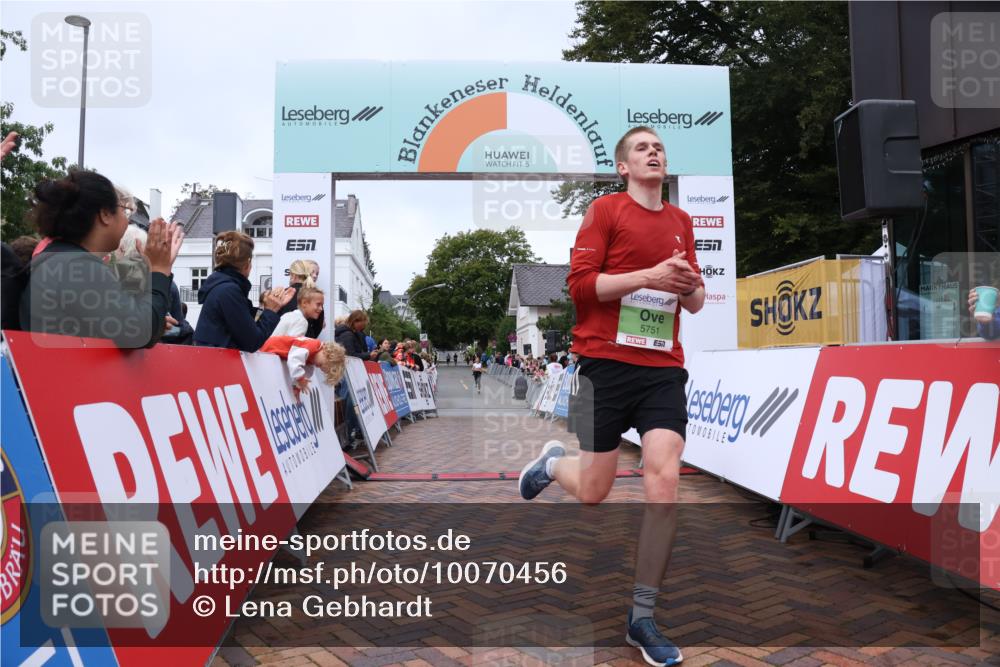 30.08.2026 - Blankeneser Heldenlauf Lena Gebhardt http://msf.ph/oto/10070456 30.08.2026 10:08:16 Ziel 5751 meine-sportfotos.de
