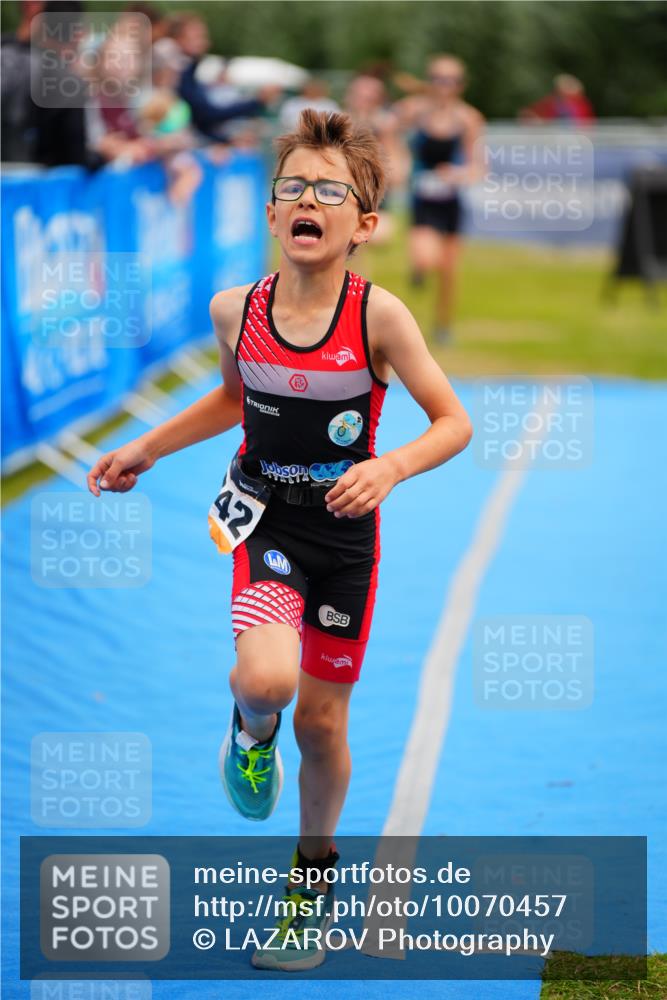 30.08.2026 - Elbe Triathlon Hamburg LAZAROV Photography http://msf.ph/oto/10070457 30.08.2026 12:53:04 Ziel 1755, 1768, 1842 meine-sportfotos.de