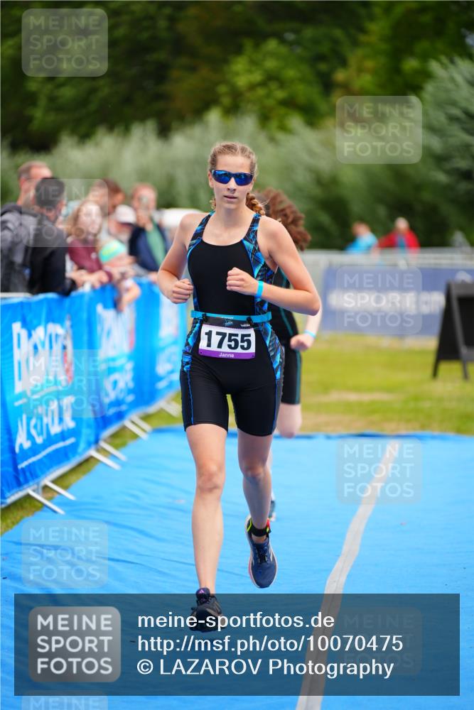 30.08.2026 - Elbe Triathlon Hamburg LAZAROV Photography http://msf.ph/oto/10070475 30.08.2026 12:53:07 Ziel 1755, 1768, 1842 meine-sportfotos.de