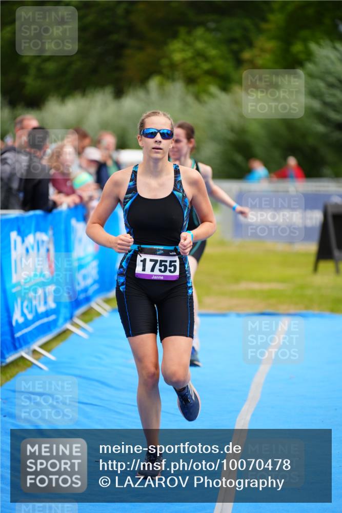 30.08.2026 - Elbe Triathlon Hamburg LAZAROV Photography http://msf.ph/oto/10070478 30.08.2026 12:53:07 Ziel 1755, 1768, 1842 meine-sportfotos.de