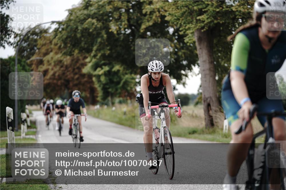 30.08.2026 - Elbe Triathlon Hamburg Michael Burmester http://msf.ph/oto/10070487 30.08.2026 09:55:50 Radfahren 352, 397, 410, 437, 576, 595, 757, 820, 843, 872 meine-sportfotos.de