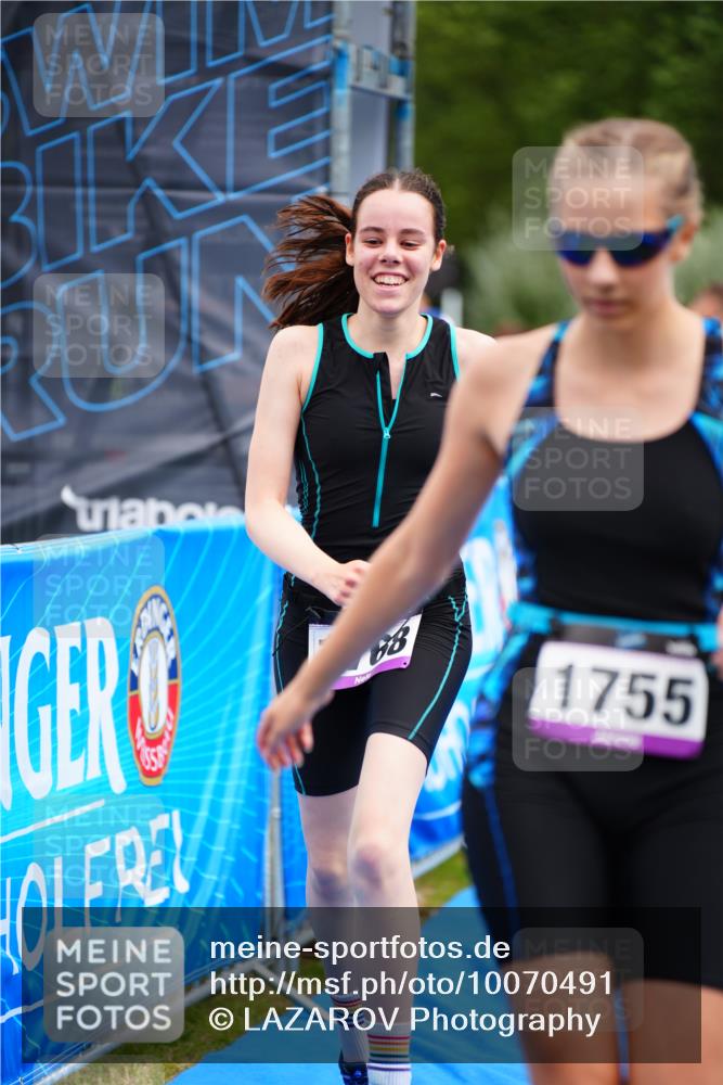 30.08.2026 - Elbe Triathlon Hamburg LAZAROV Photography http://msf.ph/oto/10070491 30.08.2026 12:53:09 Ziel 1731, 1755, 1768 meine-sportfotos.de