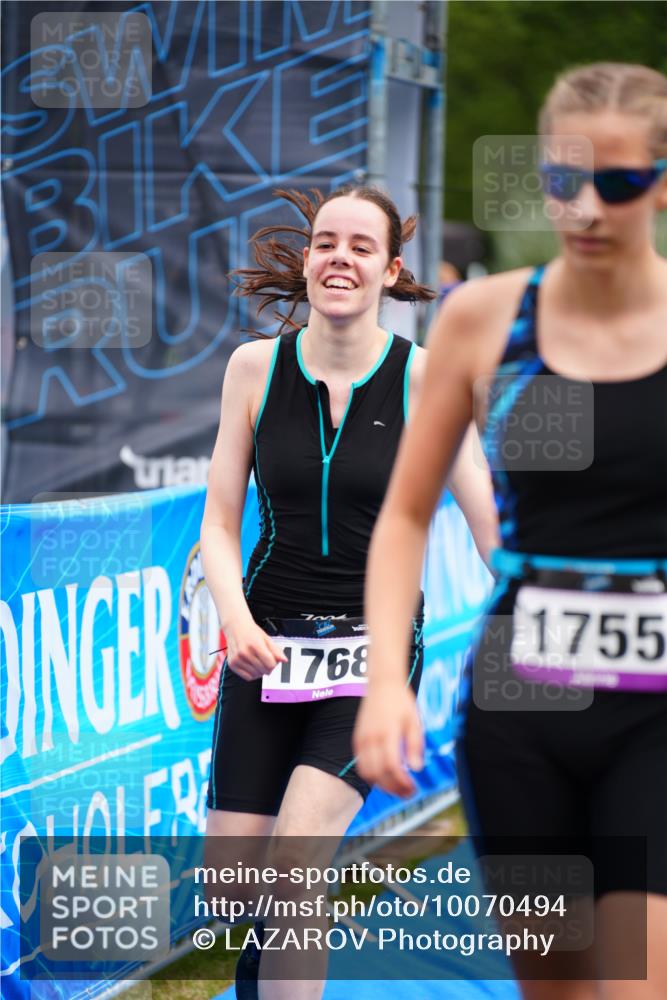 30.08.2026 - Elbe Triathlon Hamburg LAZAROV Photography http://msf.ph/oto/10070494 30.08.2026 12:53:09 Ziel 1731, 1755, 1768 meine-sportfotos.de