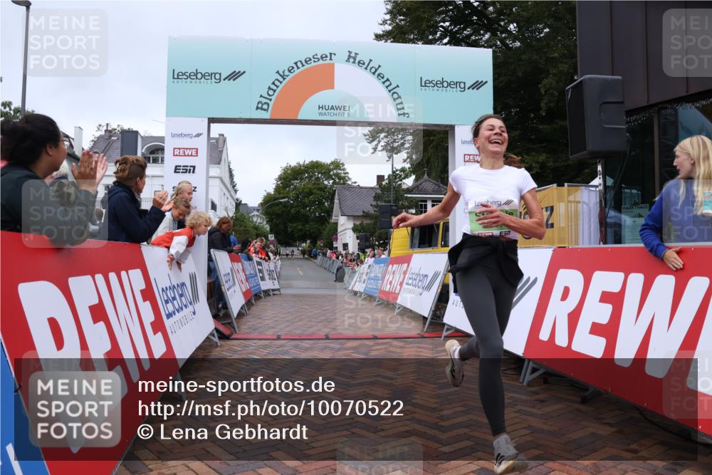 30.08.2026 - Blankeneser Heldenlauf Lena Gebhardt http://msf.ph/oto/10070522 30.08.2026 10:08:24 Ziel 5150, 5751 meine-sportfotos.de