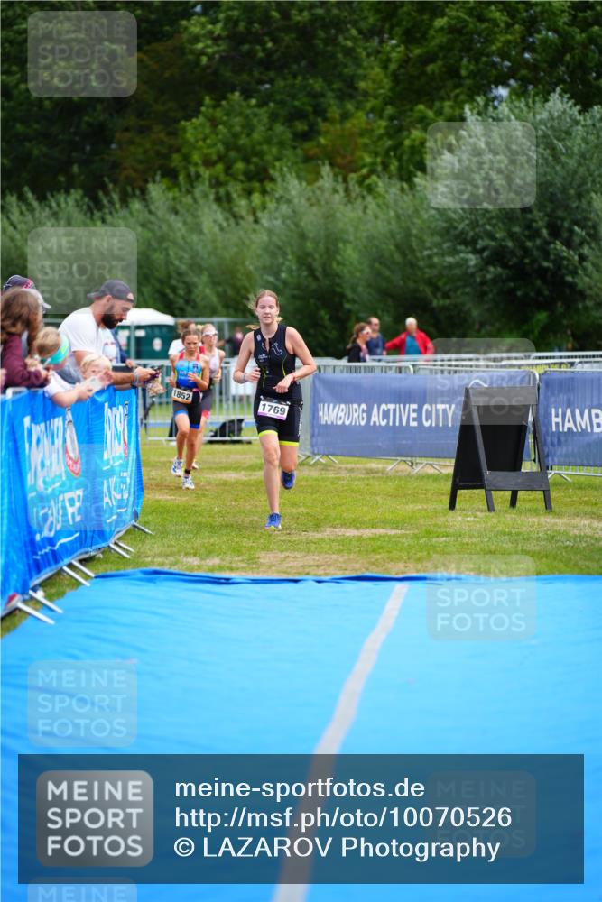 30.08.2026 - Elbe Triathlon Hamburg LAZAROV Photography http://msf.ph/oto/10070526 30.08.2026 12:53:35 Ziel 1757, 1769, 1852 meine-sportfotos.de