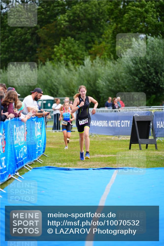 30.08.2026 - Elbe Triathlon Hamburg LAZAROV Photography http://msf.ph/oto/10070532 30.08.2026 12:53:36 Ziel 1757, 1769, 1852 meine-sportfotos.de
