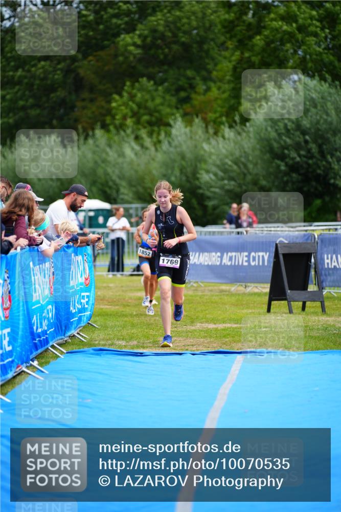 30.08.2026 - Elbe Triathlon Hamburg LAZAROV Photography http://msf.ph/oto/10070535 30.08.2026 12:53:36 Ziel 1757, 1769, 1852 meine-sportfotos.de