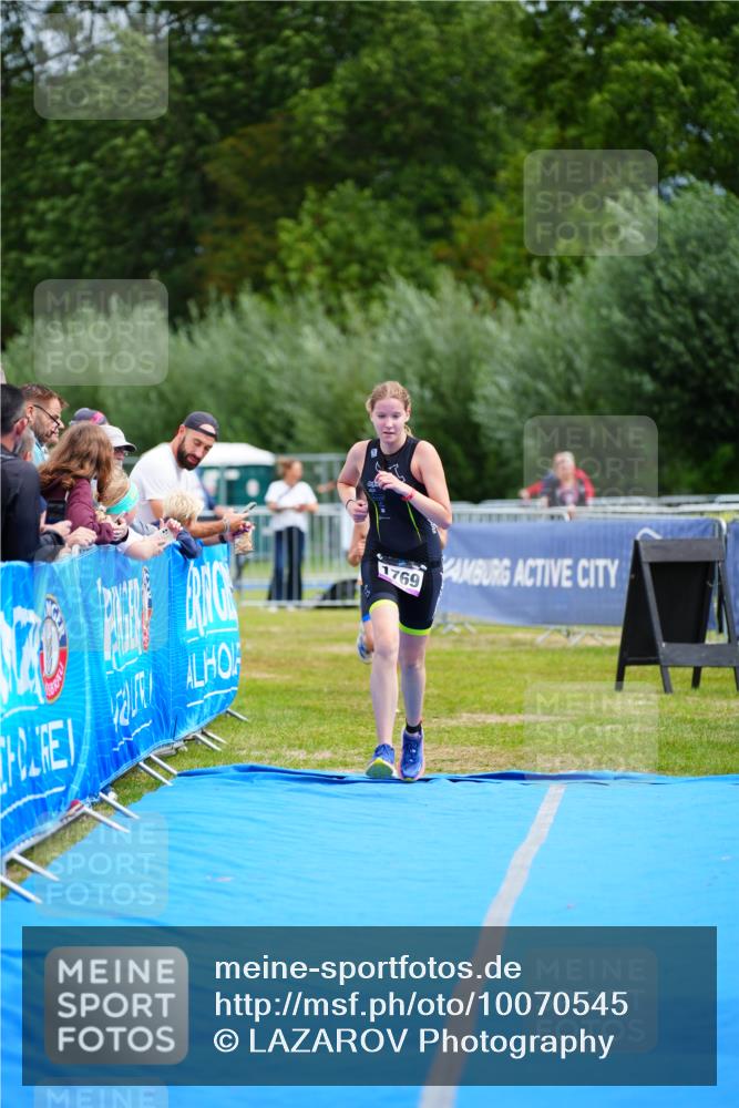 30.08.2026 - Elbe Triathlon Hamburg LAZAROV Photography http://msf.ph/oto/10070545 30.08.2026 12:53:37 Ziel 1757, 1769, 1852 meine-sportfotos.de