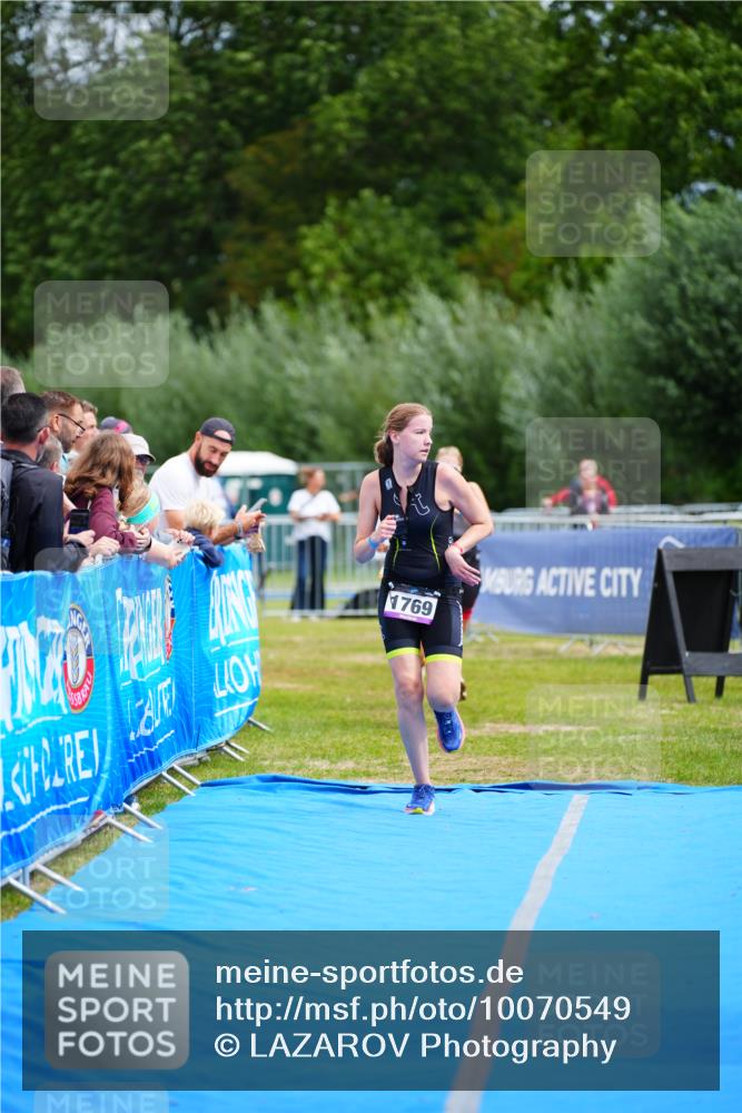 30.08.2026 - Elbe Triathlon Hamburg LAZAROV Photography http://msf.ph/oto/10070549 30.08.2026 12:53:37 Ziel 1757, 1769, 1852 meine-sportfotos.de