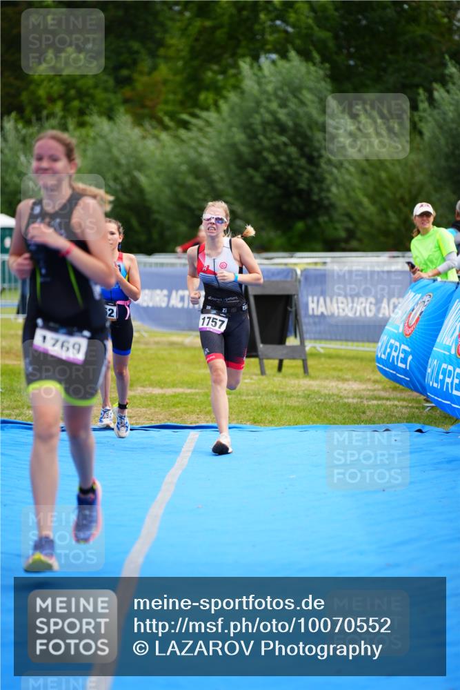 30.08.2026 - Elbe Triathlon Hamburg LAZAROV Photography http://msf.ph/oto/10070552 30.08.2026 12:53:39 Ziel 1757, 1769, 1852 meine-sportfotos.de