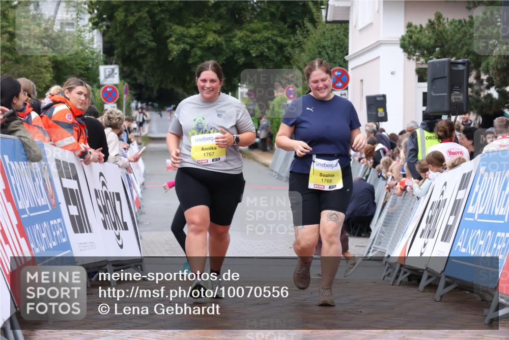 30.08.2026 - Blankeneser Heldenlauf Lena Gebhardt http://msf.ph/oto/10070556 30.08.2026 10:09:02 Ziel 1766, 1767 meine-sportfotos.de