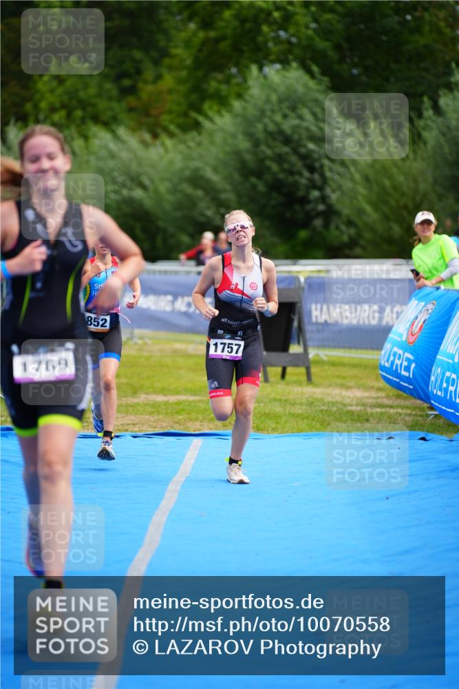30.08.2026 - Elbe Triathlon Hamburg LAZAROV Photography http://msf.ph/oto/10070558 30.08.2026 12:53:40 Ziel 1757, 1769, 1852 meine-sportfotos.de