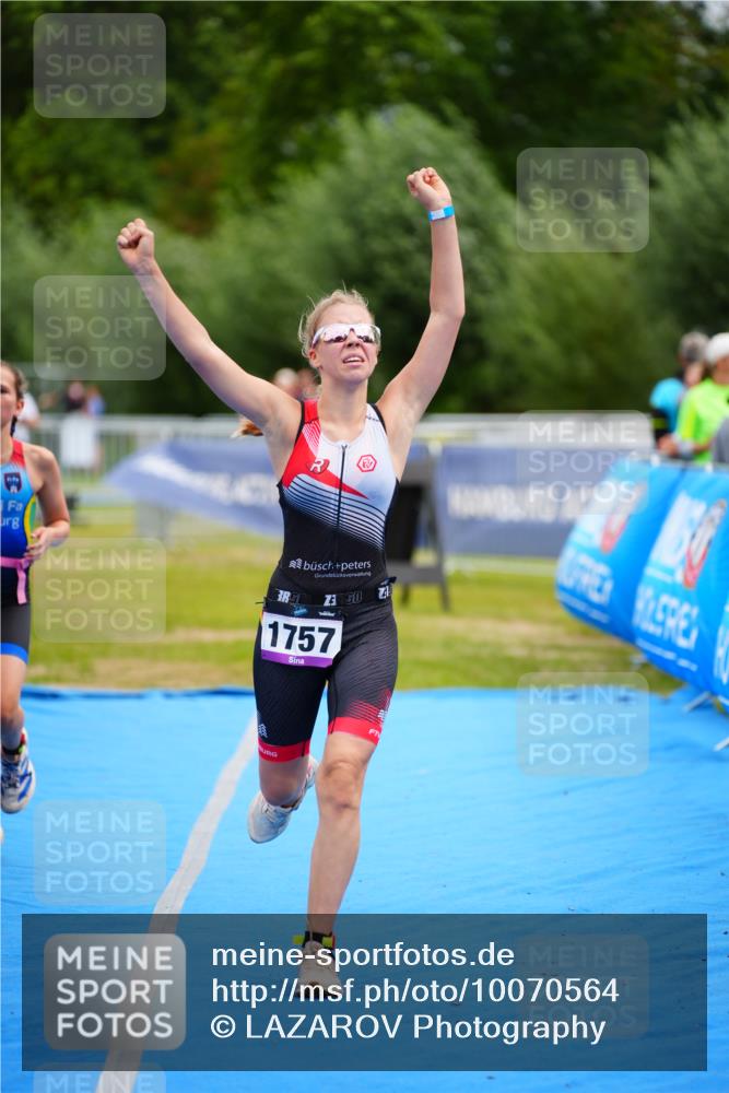 30.08.2026 - Elbe Triathlon Hamburg LAZAROV Photography http://msf.ph/oto/10070564 30.08.2026 12:53:41 Ziel 1757, 1769, 1852 meine-sportfotos.de