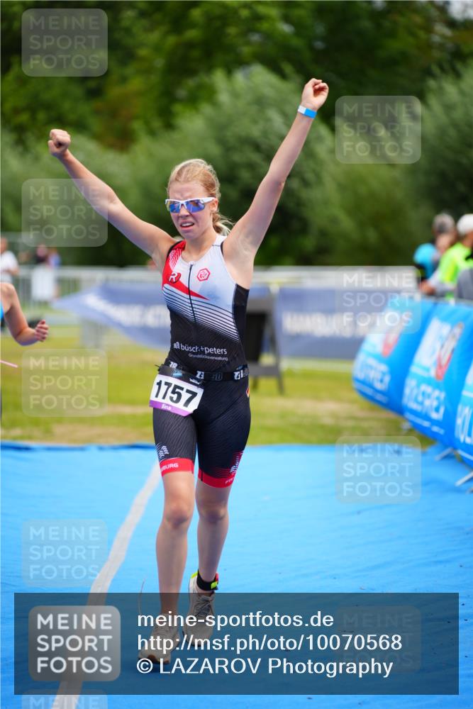 30.08.2026 - Elbe Triathlon Hamburg LAZAROV Photography http://msf.ph/oto/10070568 30.08.2026 12:53:41 Ziel 1757, 1769, 1852 meine-sportfotos.de