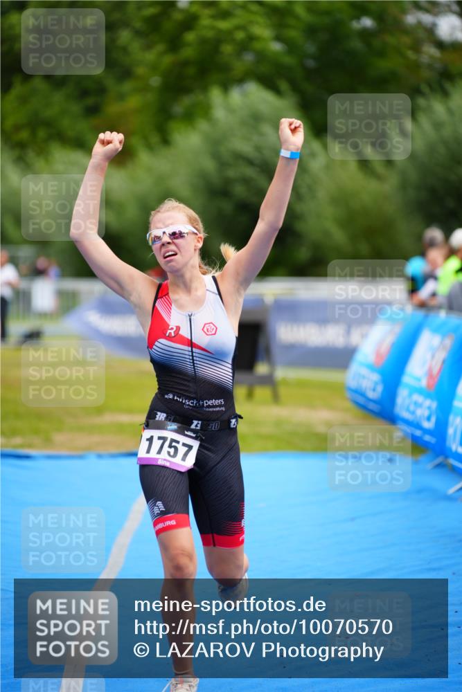30.08.2026 - Elbe Triathlon Hamburg LAZAROV Photography http://msf.ph/oto/10070570 30.08.2026 12:53:41 Ziel 1757, 1769, 1852 meine-sportfotos.de