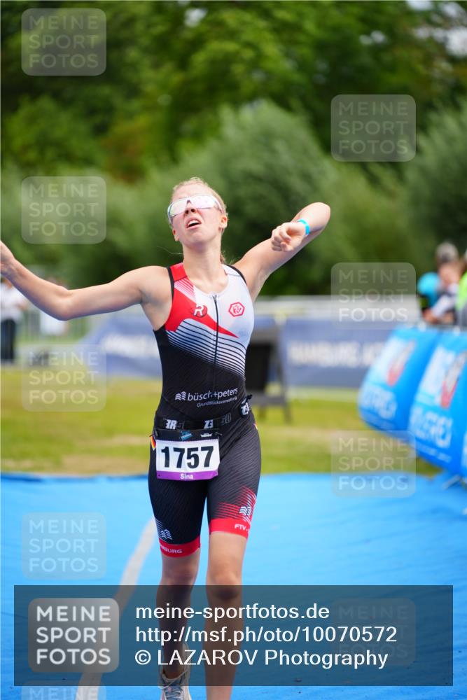 30.08.2026 - Elbe Triathlon Hamburg LAZAROV Photography http://msf.ph/oto/10070572 30.08.2026 12:53:42 Ziel 1757, 1769, 1852 meine-sportfotos.de
