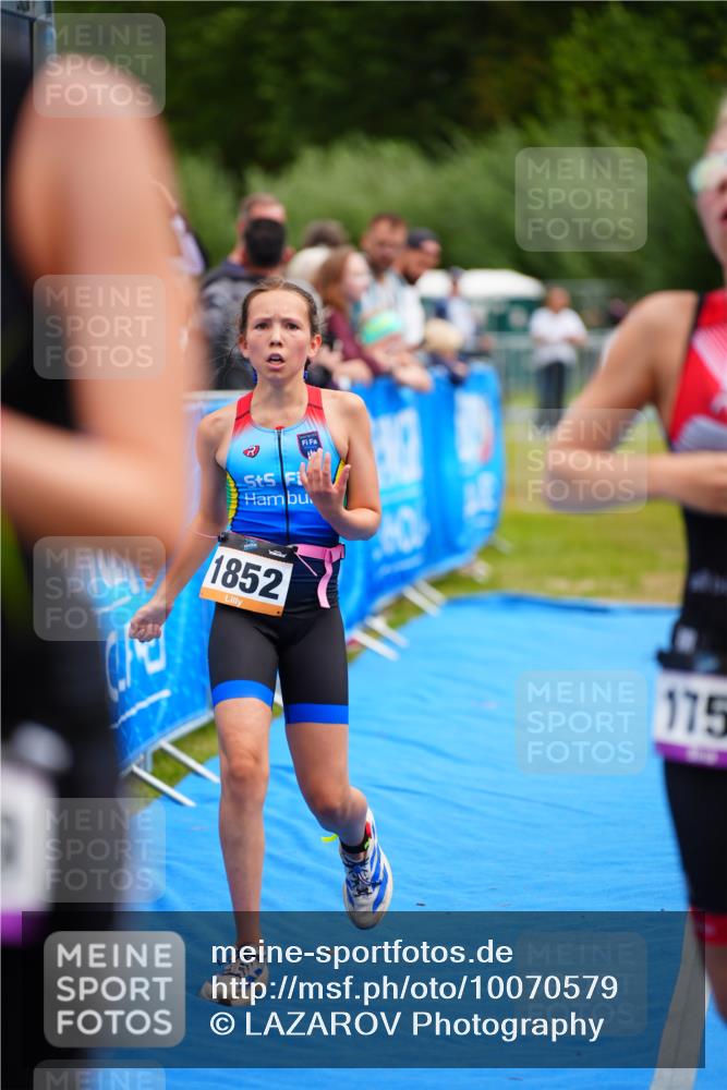 30.08.2026 - Elbe Triathlon Hamburg LAZAROV Photography http://msf.ph/oto/10070579 30.08.2026 12:53:42 Ziel 1757, 1769, 1852 meine-sportfotos.de