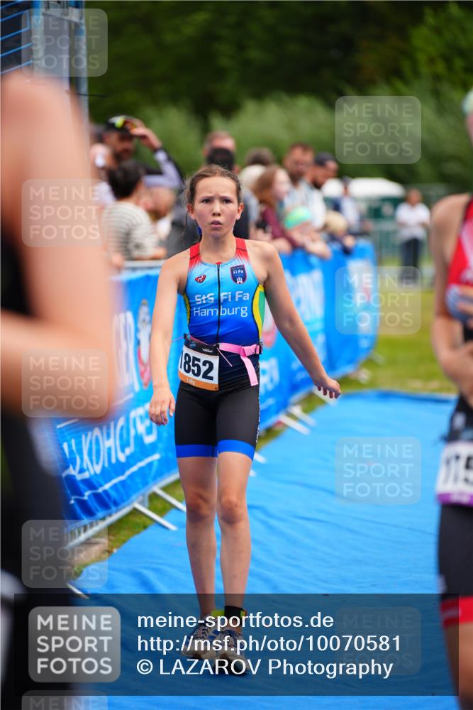30.08.2026 - Elbe Triathlon Hamburg LAZAROV Photography http://msf.ph/oto/10070581 30.08.2026 12:53:43 Ziel 1757, 1769, 1852 meine-sportfotos.de