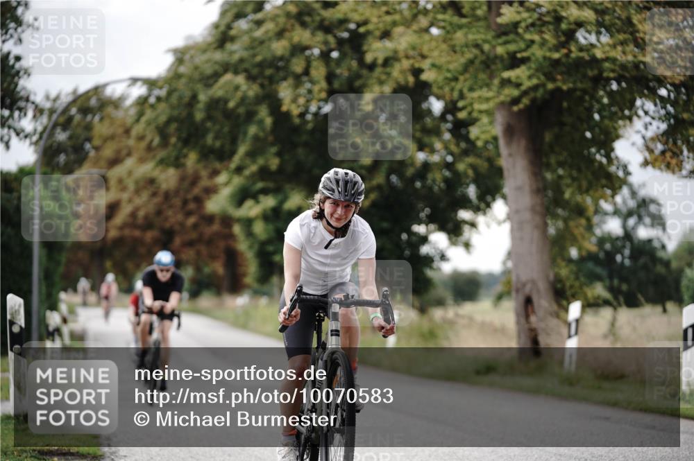 30.08.2026 - Elbe Triathlon Hamburg Michael Burmester http://msf.ph/oto/10070583 30.08.2026 09:56:47 Radfahren 543, 643, 646, 771, 912, 957 meine-sportfotos.de