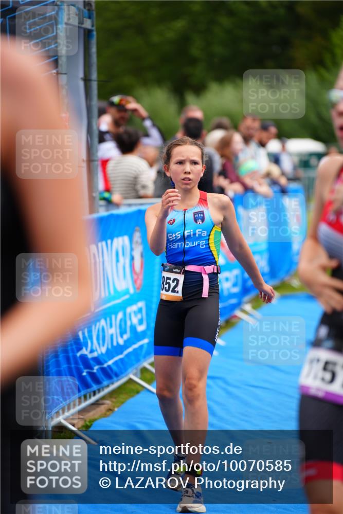 30.08.2026 - Elbe Triathlon Hamburg LAZAROV Photography http://msf.ph/oto/10070585 30.08.2026 12:53:43 Ziel 1757, 1769, 1852 meine-sportfotos.de