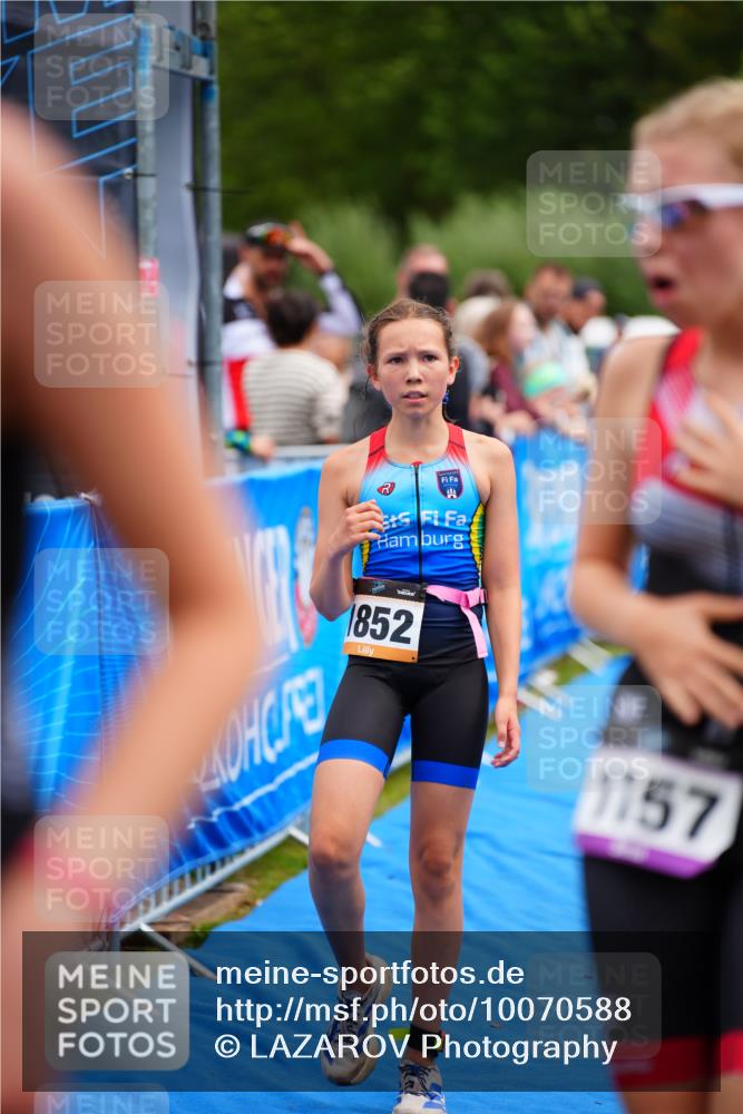 30.08.2026 - Elbe Triathlon Hamburg LAZAROV Photography http://msf.ph/oto/10070588 30.08.2026 12:53:43 Ziel 1757, 1769, 1852 meine-sportfotos.de
