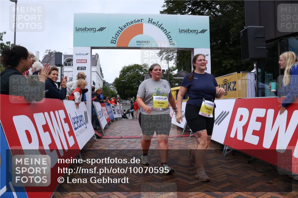 30.08.2026 - Blankeneser Heldenlauf Lena Gebhardt http://msf.ph/oto/10070595 30.08.2026 10:09:07 Ziel 1766, 1767 meine-sportfotos.de