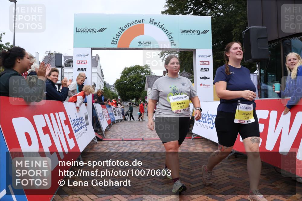 30.08.2026 - Blankeneser Heldenlauf Lena Gebhardt http://msf.ph/oto/10070603 30.08.2026 10:09:08 Ziel 1766, 1767 meine-sportfotos.de