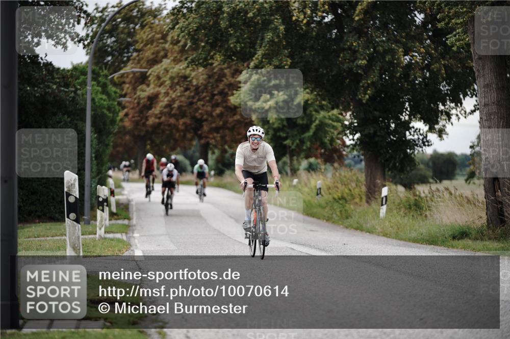 30.08.2026 - Elbe Triathlon Hamburg Michael Burmester http://msf.ph/oto/10070614 30.08.2026 09:56:59 Radfahren 604, 612, 741, 962 meine-sportfotos.de