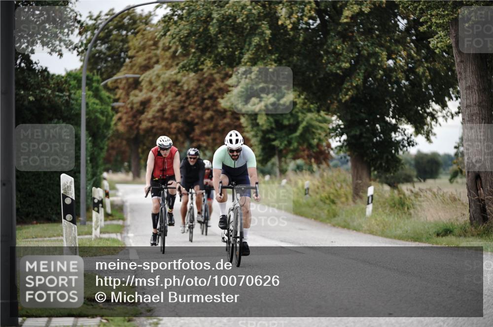 30.08.2026 - Elbe Triathlon Hamburg Michael Burmester http://msf.ph/oto/10070626 30.08.2026 09:57:05 Radfahren 480, 612, 613, 689, 720, 726, 741, 932 meine-sportfotos.de