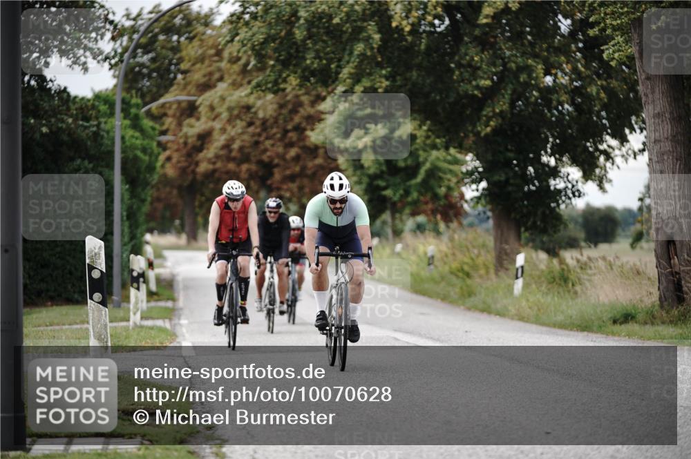 30.08.2026 - Elbe Triathlon Hamburg Michael Burmester http://msf.ph/oto/10070628 30.08.2026 09:57:05 Radfahren 480, 612, 613, 689, 720, 726, 741, 932 meine-sportfotos.de