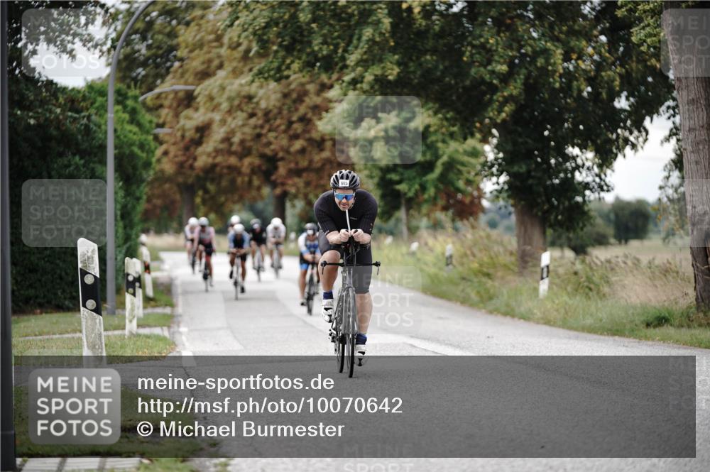 30.08.2026 - Elbe Triathlon Hamburg Michael Burmester http://msf.ph/oto/10070642 30.08.2026 09:57:19 Radfahren 261, 641, 665, 678, 698, 747, 810, 887, 1896 meine-sportfotos.de