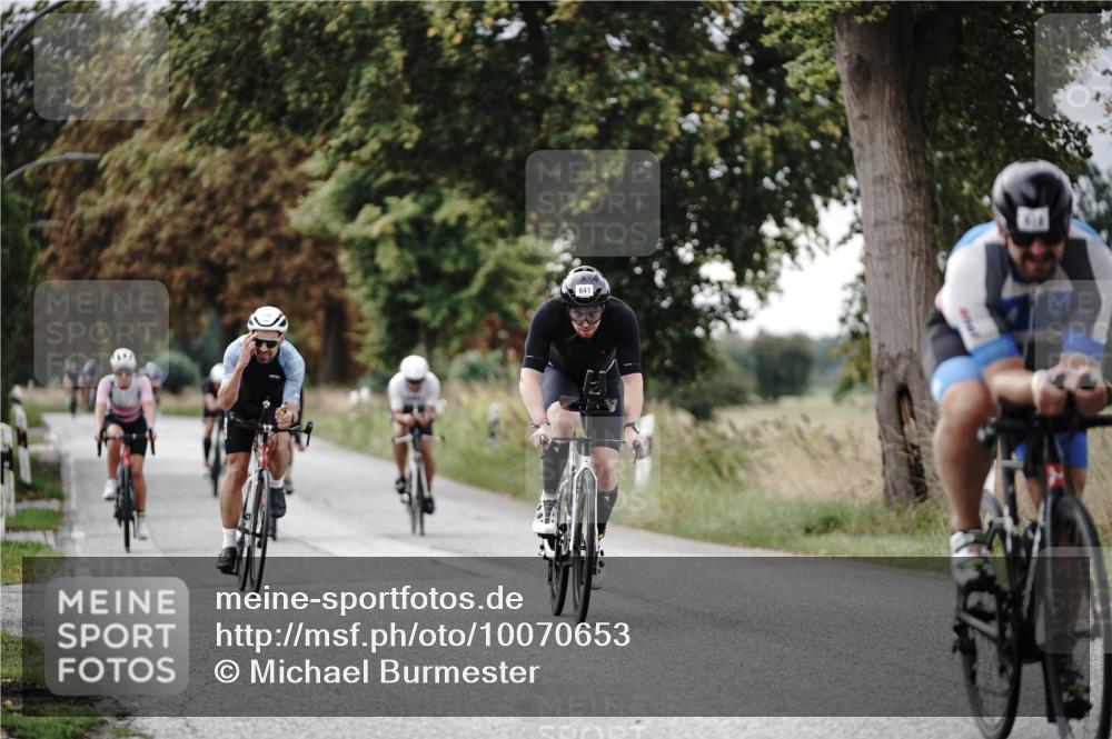 30.08.2026 - Elbe Triathlon Hamburg Michael Burmester http://msf.ph/oto/10070653 30.08.2026 09:57:22 Radfahren 261, 641, 658, 665, 678, 698, 747, 810, 887, 1896 meine-sportfotos.de