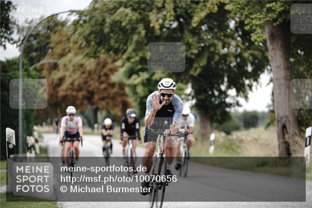 30.08.2026 - Elbe Triathlon Hamburg Michael Burmester http://msf.ph/oto/10070656 30.08.2026 09:57:23 Radfahren 261, 641, 658, 678, 698, 747, 810, 887, 1896 meine-sportfotos.de