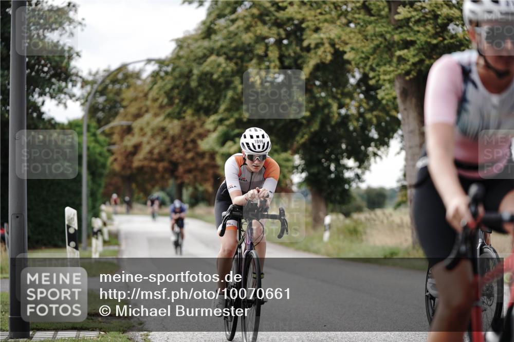30.08.2026 - Elbe Triathlon Hamburg Michael Burmester http://msf.ph/oto/10070661 30.08.2026 09:57:26 Radfahren 261, 658, 698, 747, 810, 887, 1896 meine-sportfotos.de