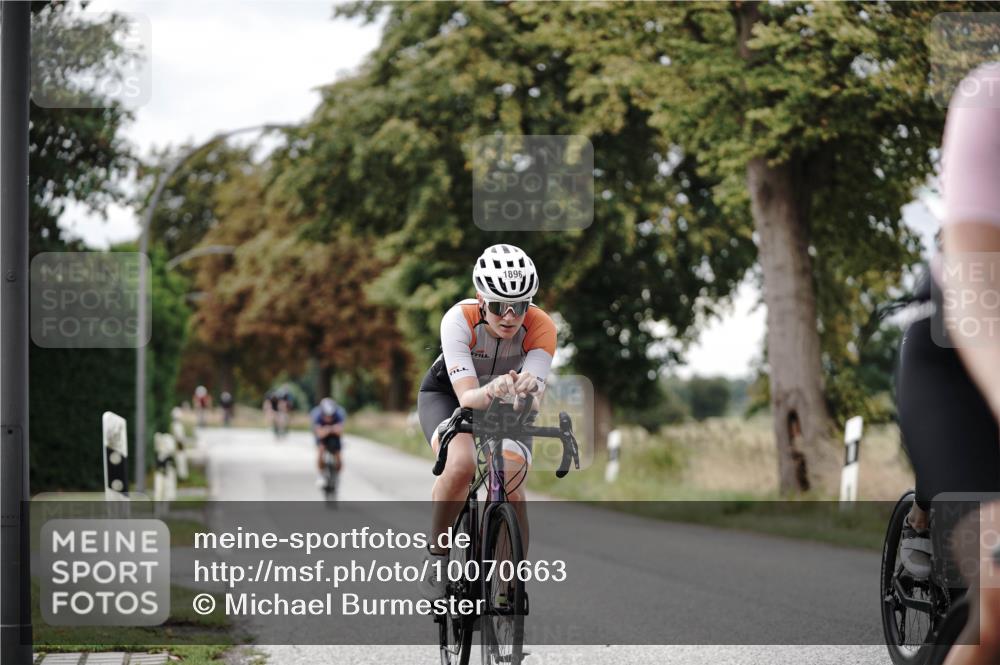 30.08.2026 - Elbe Triathlon Hamburg Michael Burmester http://msf.ph/oto/10070663 30.08.2026 09:57:26 Radfahren 261, 658, 698, 747, 810, 887, 1896 meine-sportfotos.de