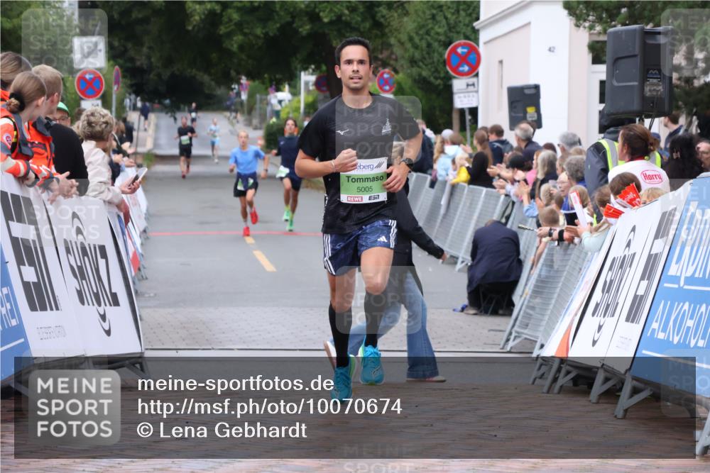 30.08.2026 - Blankeneser Heldenlauf Lena Gebhardt http://msf.ph/oto/10070674 30.08.2026 10:09:34 Ziel 5005 meine-sportfotos.de