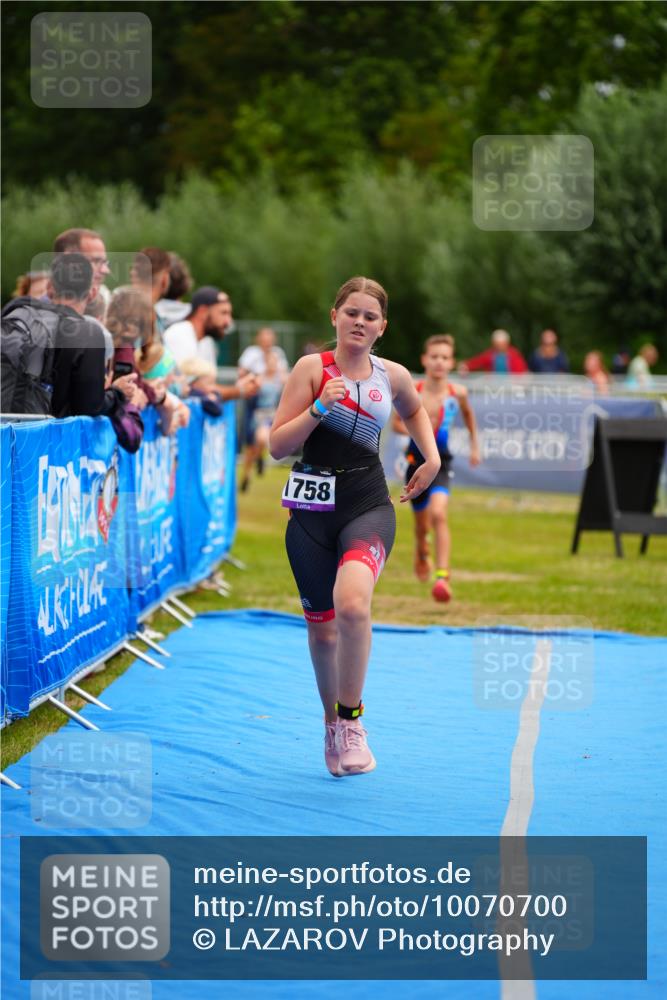30.08.2026 - Elbe Triathlon Hamburg LAZAROV Photography http://msf.ph/oto/10070700 30.08.2026 12:54:18 Ziel 1758, 1836, 1864 meine-sportfotos.de