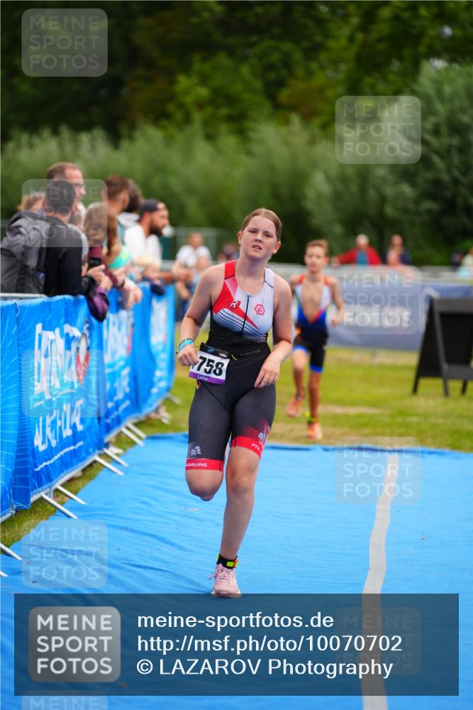 30.08.2026 - Elbe Triathlon Hamburg LAZAROV Photography http://msf.ph/oto/10070702 30.08.2026 12:54:18 Ziel 1758, 1836, 1864 meine-sportfotos.de