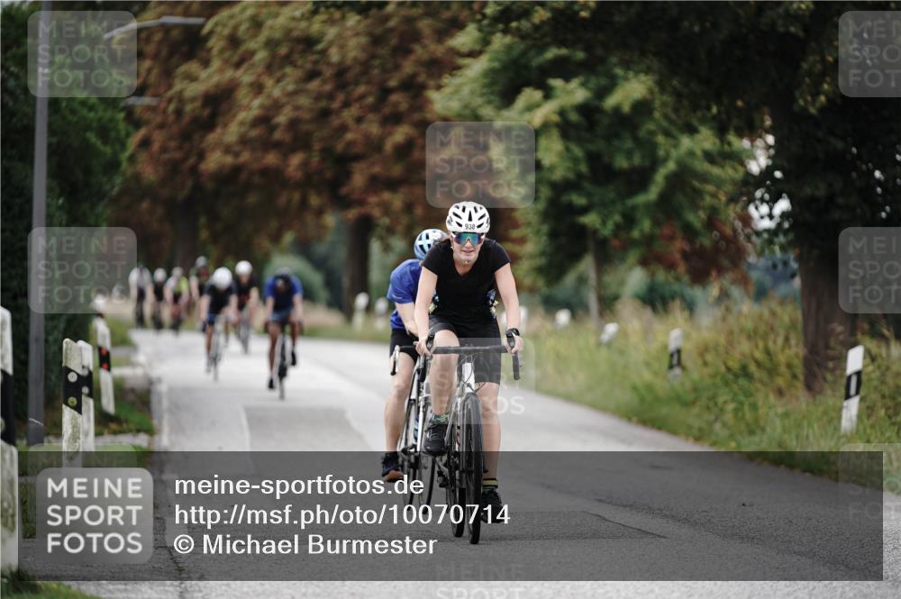 30.08.2026 - Elbe Triathlon Hamburg Michael Burmester http://msf.ph/oto/10070714 30.08.2026 09:57:56 Radfahren 446, 611, 880, 938 meine-sportfotos.de