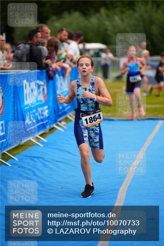 30.08.2026 - Elbe Triathlon Hamburg LAZAROV Photography http://msf.ph/oto/10070733 30.08.2026 12:54:25 Ziel 1836, 1857, 1864 meine-sportfotos.de