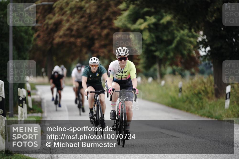 30.08.2026 - Elbe Triathlon Hamburg Michael Burmester http://msf.ph/oto/10070734 30.08.2026 09:58:07 Radfahren 403, 423, 785, 838, 897, 944 meine-sportfotos.de