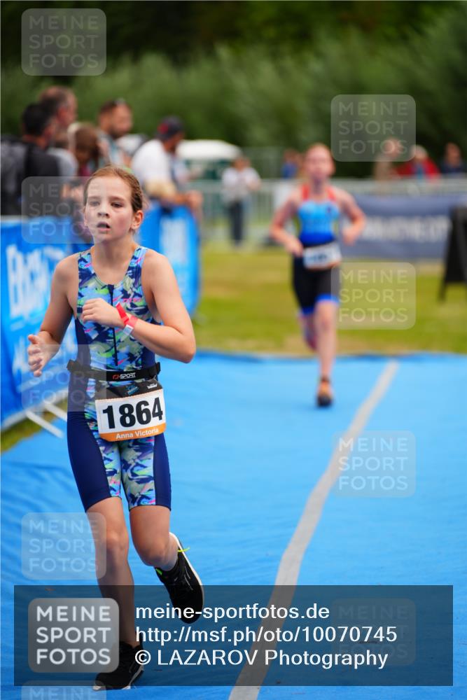 30.08.2026 - Elbe Triathlon Hamburg LAZAROV Photography http://msf.ph/oto/10070745 30.08.2026 12:54:25 Ziel 1836, 1857, 1864 meine-sportfotos.de